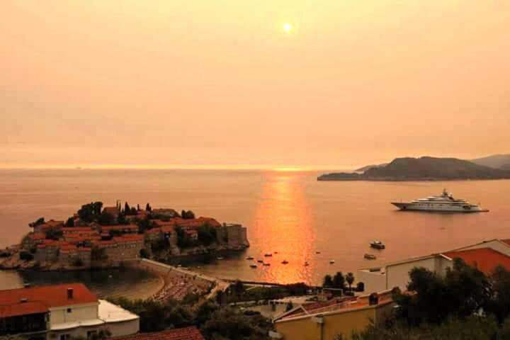 Apartments Dragisic Sveti Stefan Exterior foto